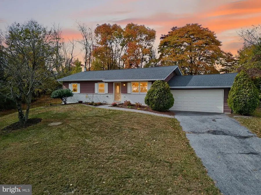 7340 W Hillcrest Ln, Slatington, PA 18080 - Image #2