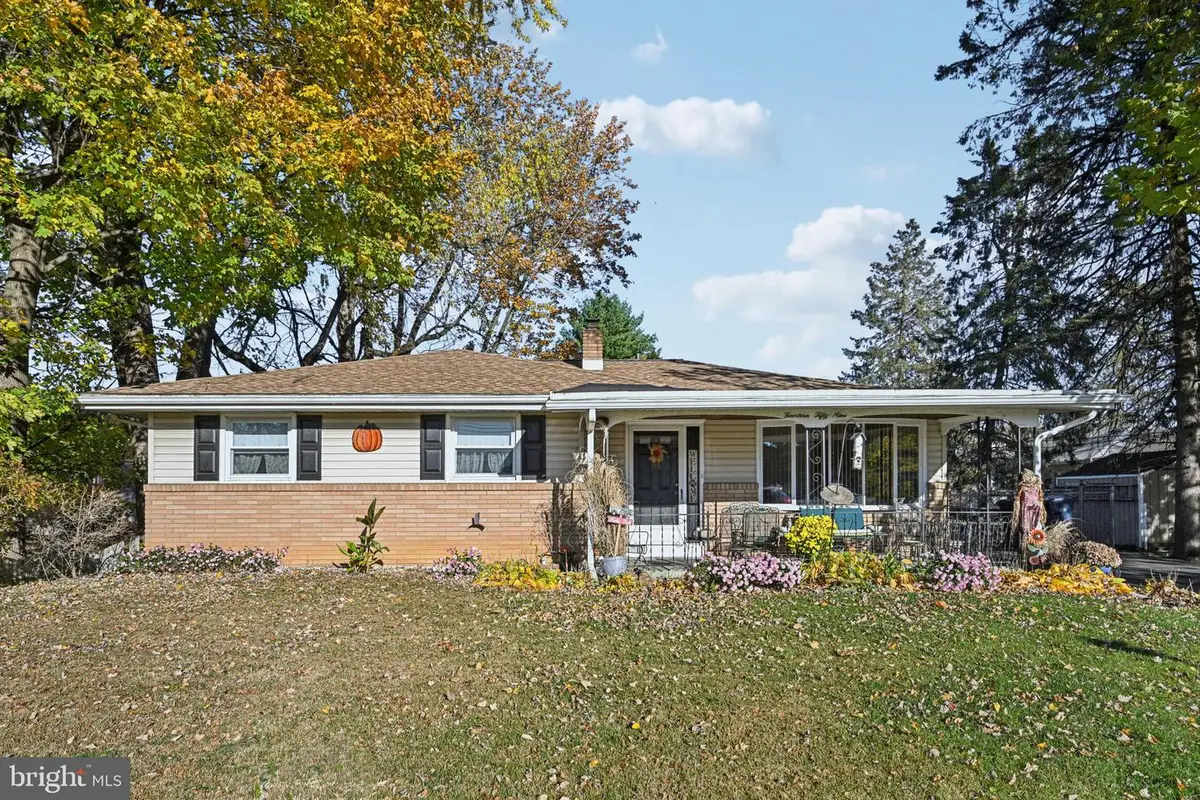 1459 Leicester Pl, Allentown, PA 18104 - Image #1