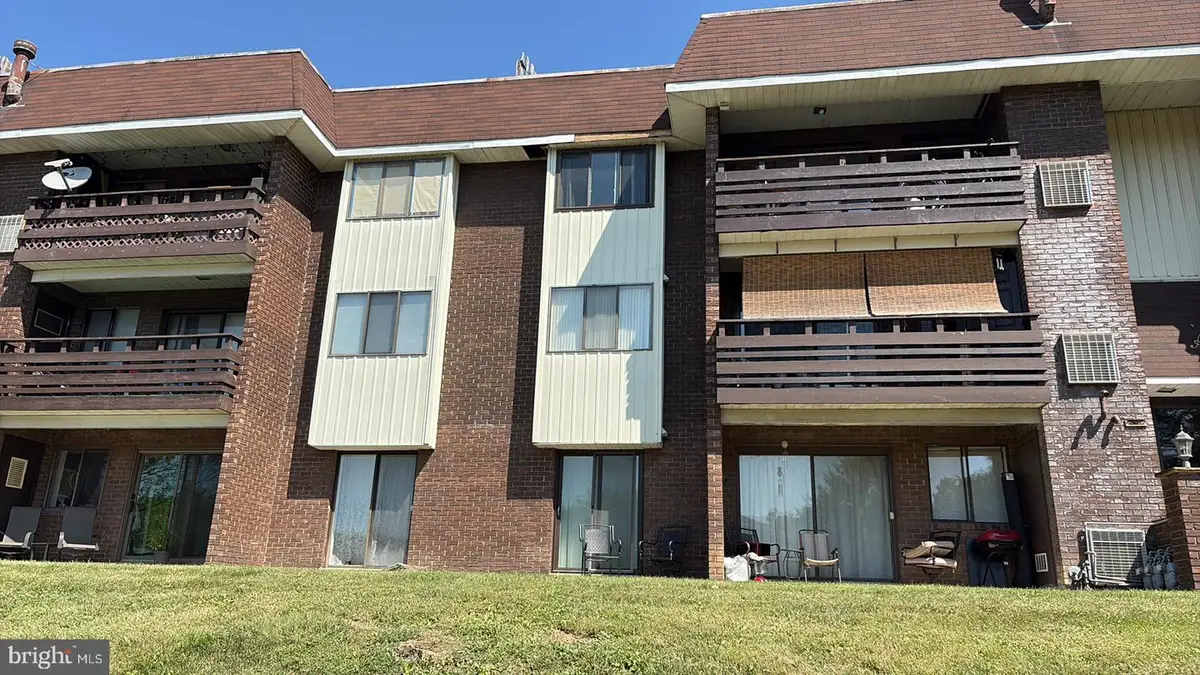 1575 Creekside Rd #a21, Whitehall, PA 18052 - Image #1