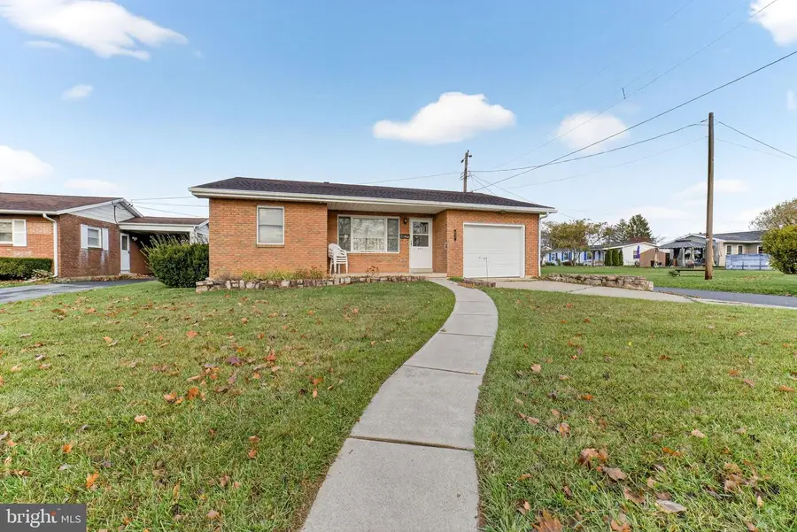 834 Hokendauqua St, Coplay, PA 18037 - Image #2