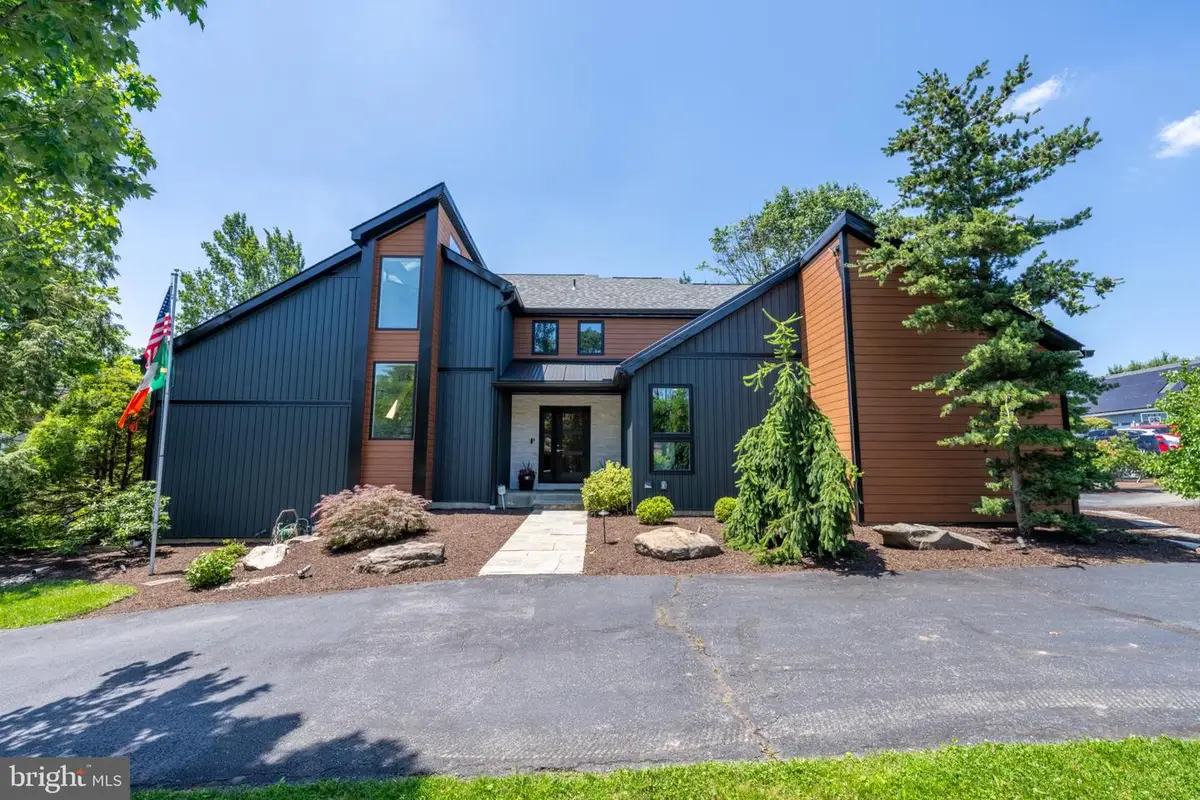 1488 Shelburne Ct, Allentown, PA 18104 - Image #1