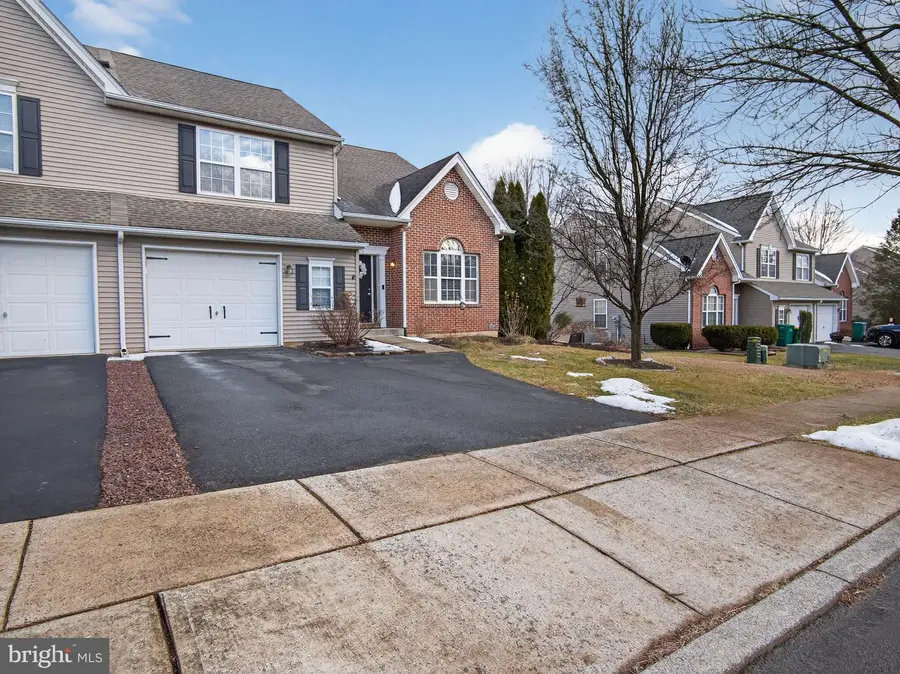 1525 Cambridge Dr, Macungie, PA 18062 - Image #2