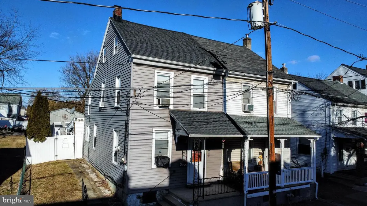 324 Walnut St, Catasauqua, PA 18032 - Image #1