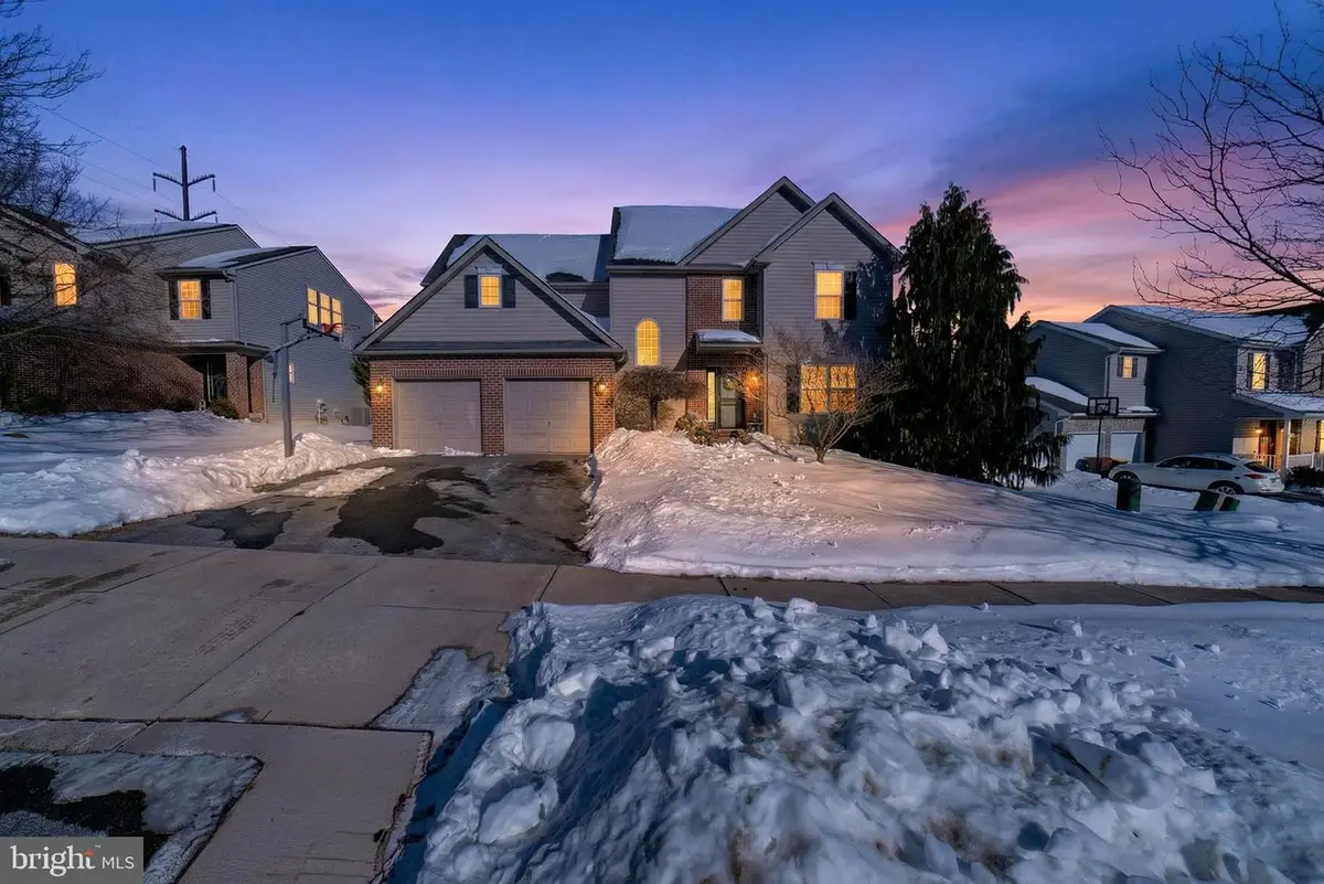 4609 Troxell Dr, Whitehall, PA 18052 - #1