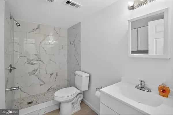 1590 Alta Dr #d8, WHITEHALL, PA 18052