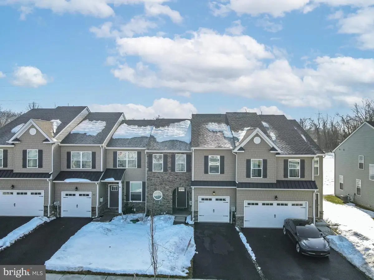 164 Maureen Ln, South Whitehall, PA 18104 - #1
