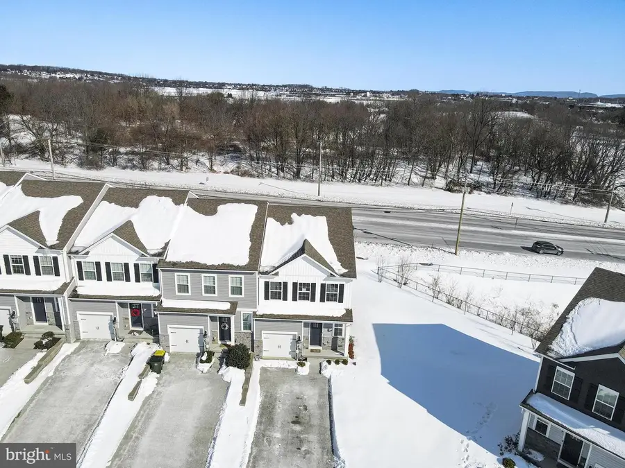 1031 Turnstone Dr, Fogelsville, PA 18051 - #2