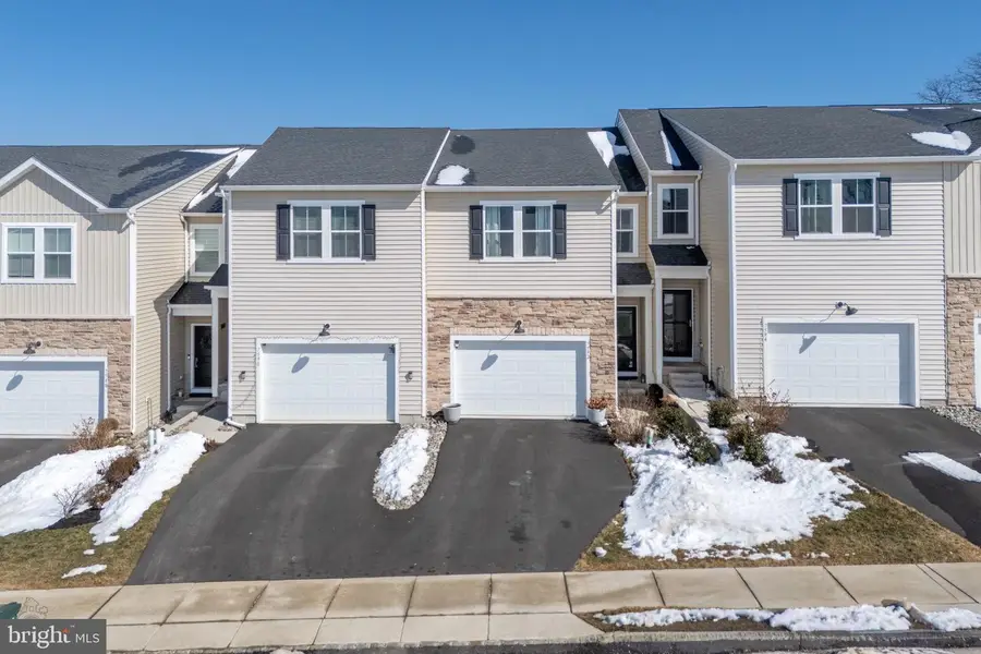 7592 Clayton Ave, Coopersburg, PA 18036 - #2