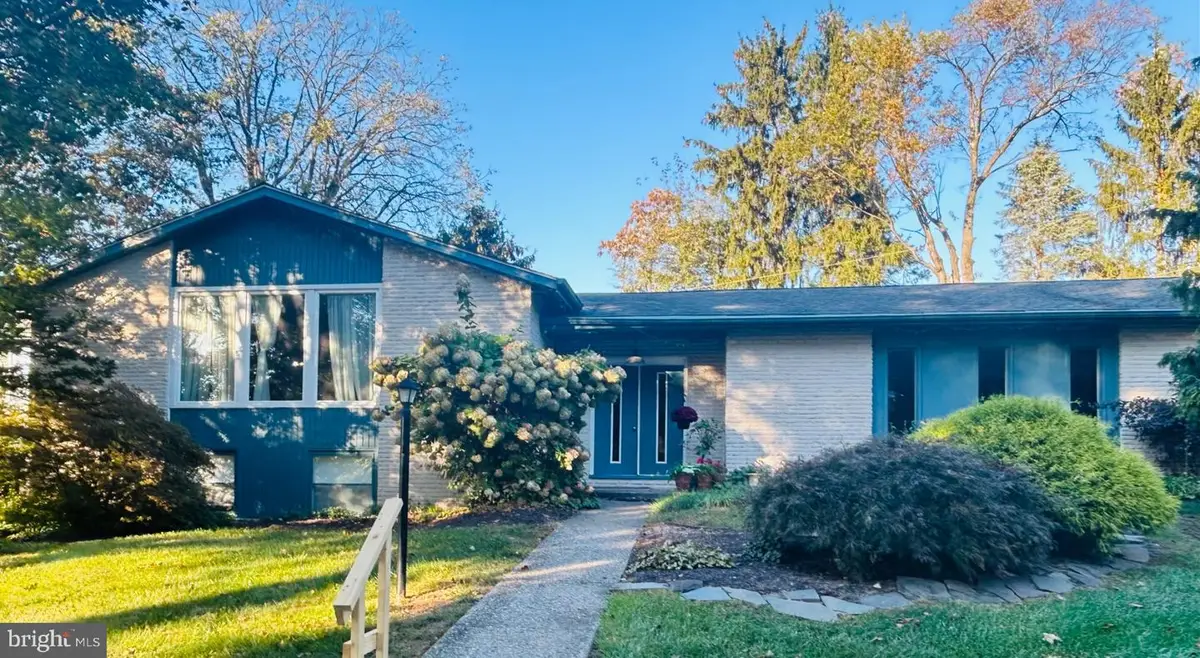 1989 Forest Ln, Allentown, PA 18103 - #1