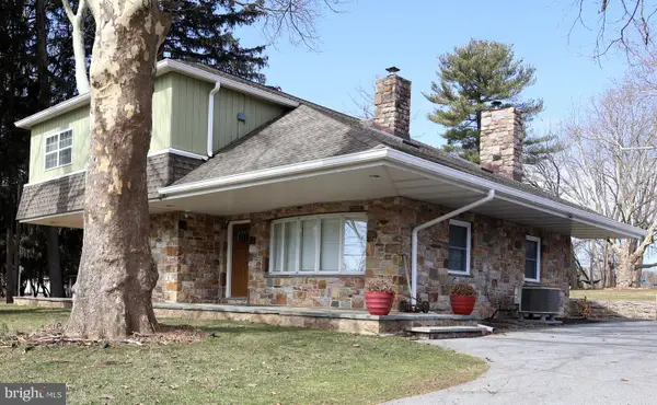 8297 Mertztown Rd, ALBURTIS, PA 18011