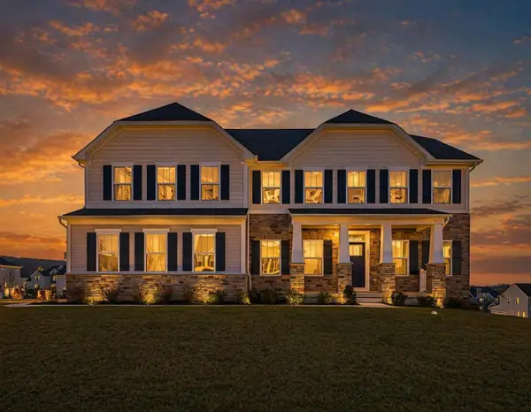 2890 Hawk Valley Ct, CENTER VALLEY, PA 18034