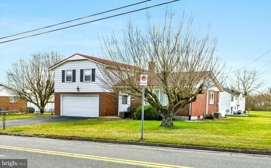 4872 Main St, Whitehall, PA 18052 - #3