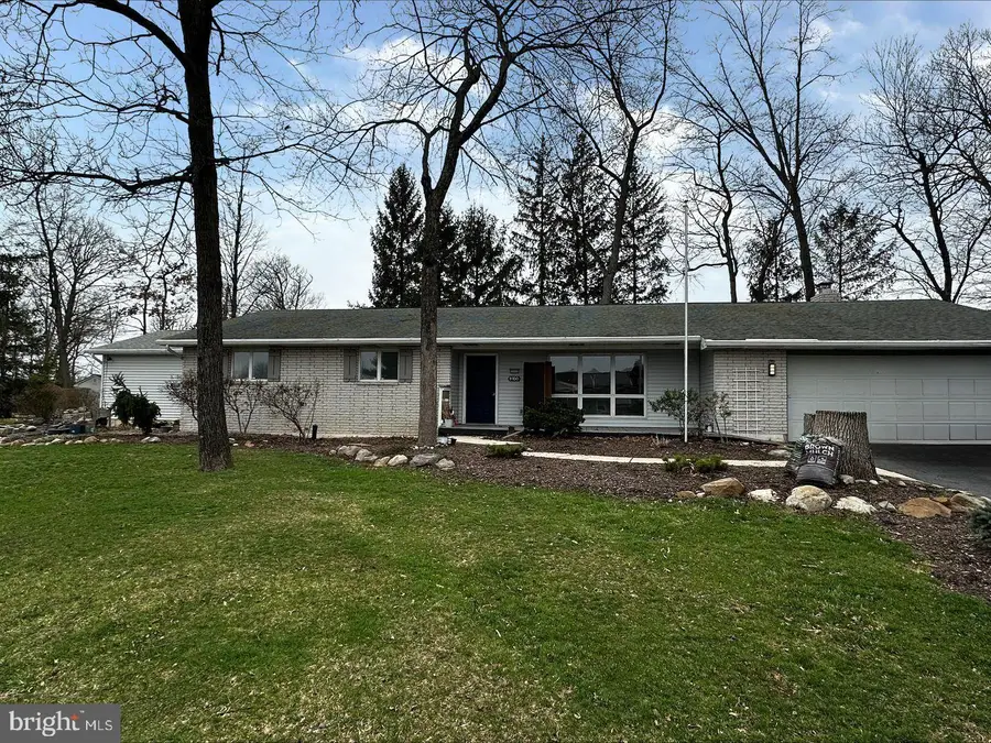 1055 Pine Tree Dr, Slatington, PA 18080 - #2