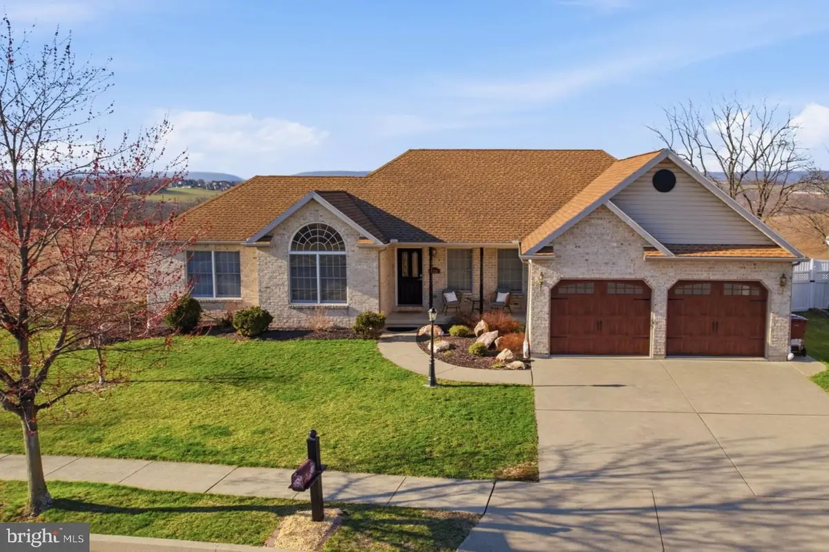 5529 Summit St, Whitehall, PA 18052 - #1