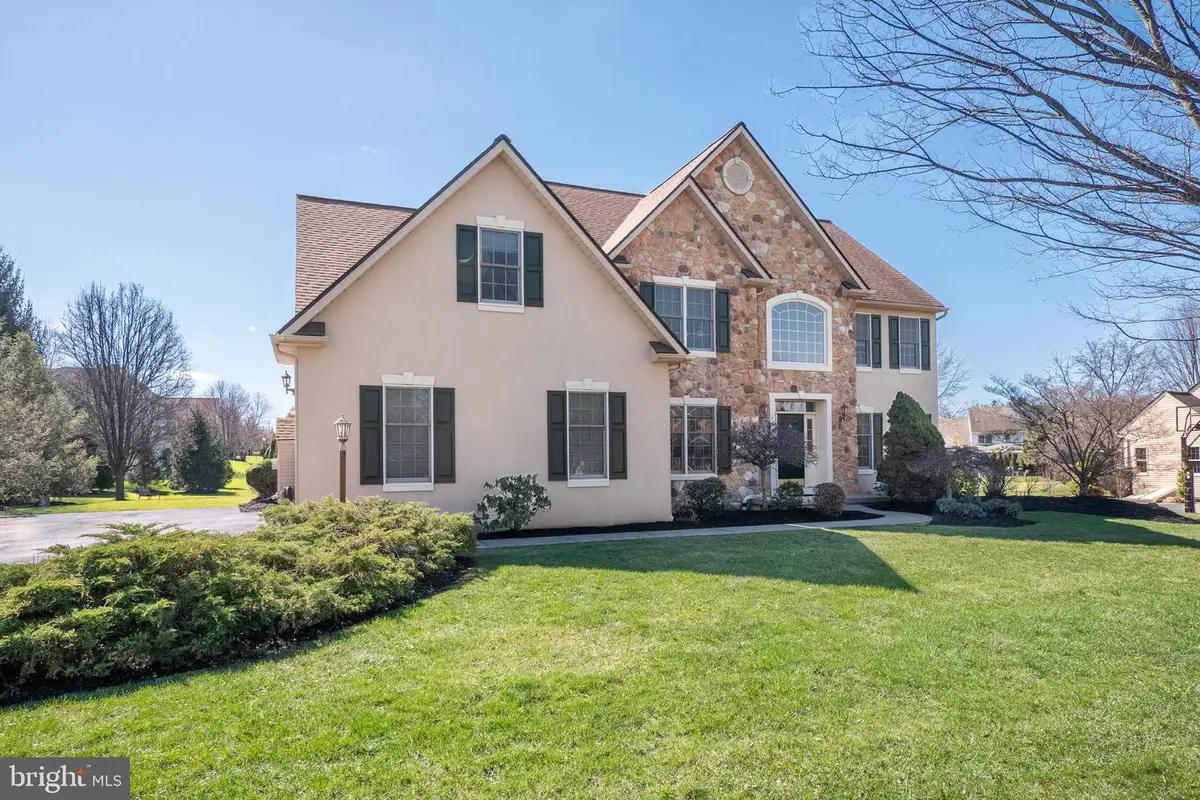 3350 Bay Hill Dr N, Center Valley, PA 18034 - #1