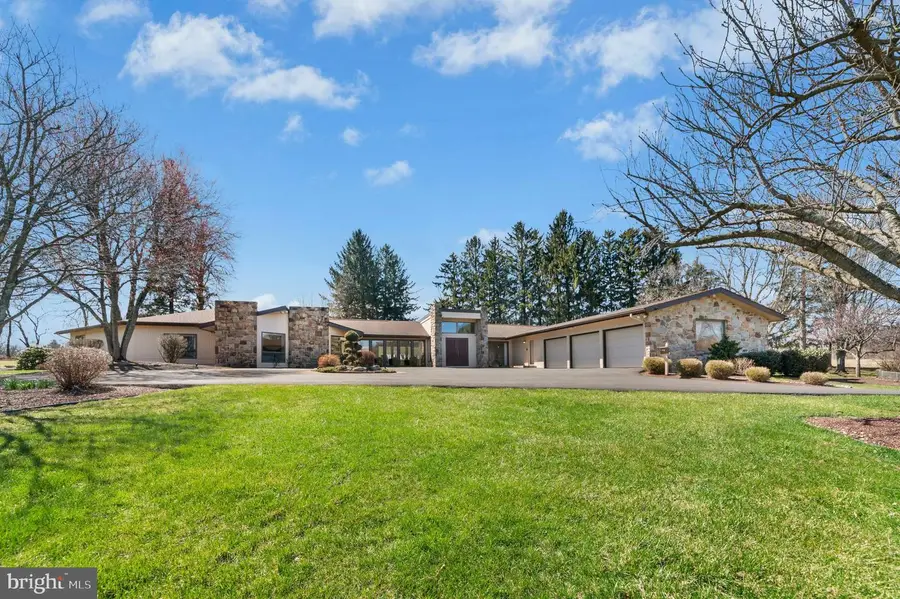 2334 Riverbend Rd, Allentown, PA 18103 - #2