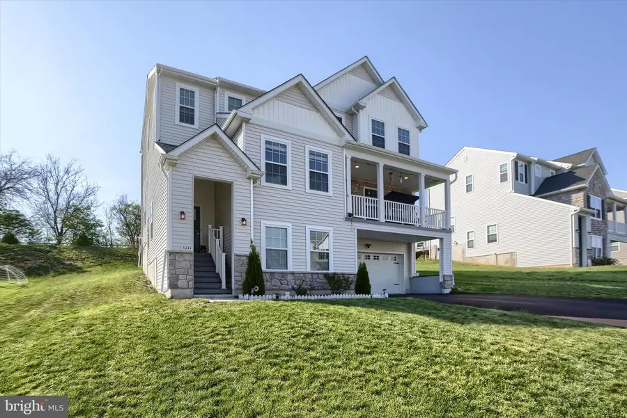 5044 Bellflower Dr, Schnecksville, PA 18078 - #2
