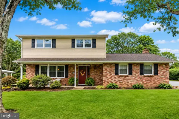 4493 Spring Dr, CENTER VALLEY, PA 18034