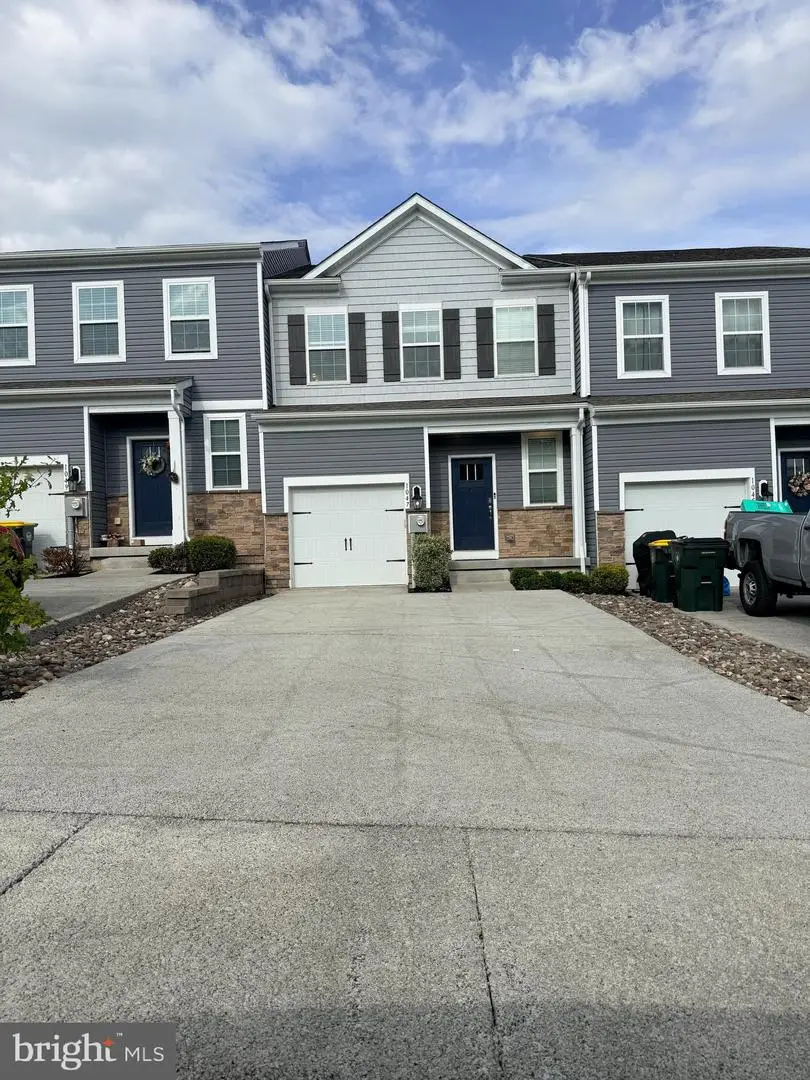 1047 Turnstone Dr, Fogelsville, PA 18051 - #1