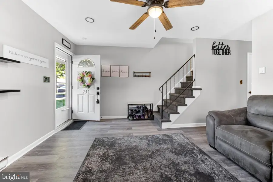251 Edward Ln, Catasauqua, PA 18032 - #2