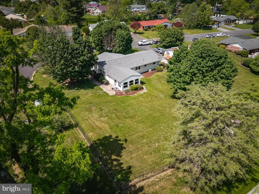 4835 Aberdene St, Center Valley, PA 18034 - #3