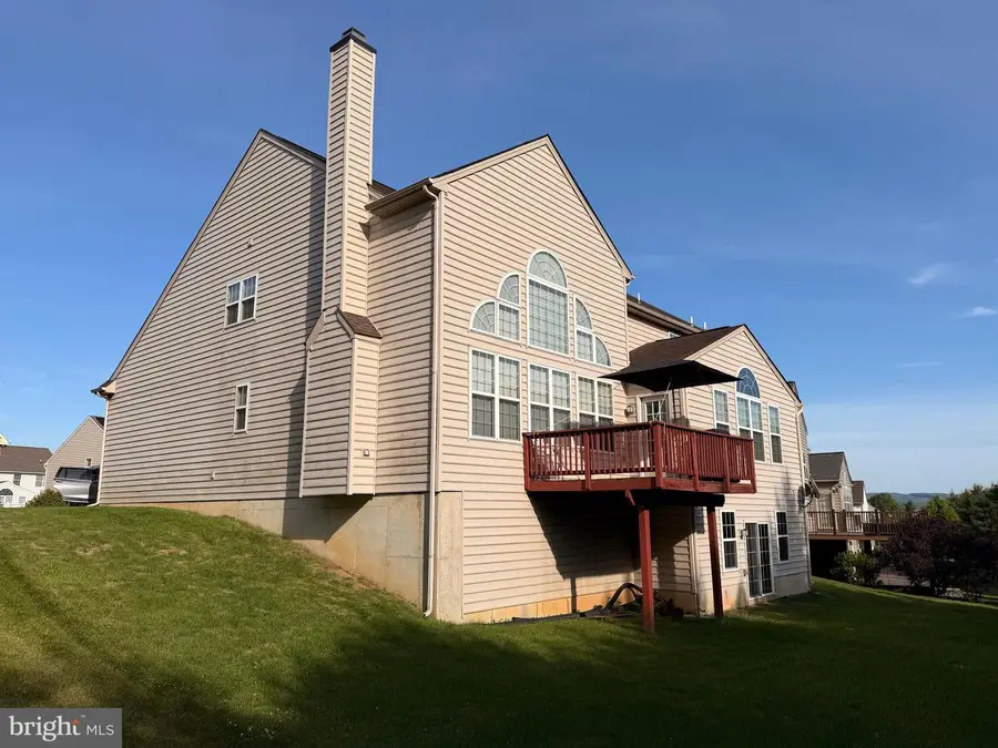894 Yorkshire Dr, Breinigsville, PA 18031 - #3