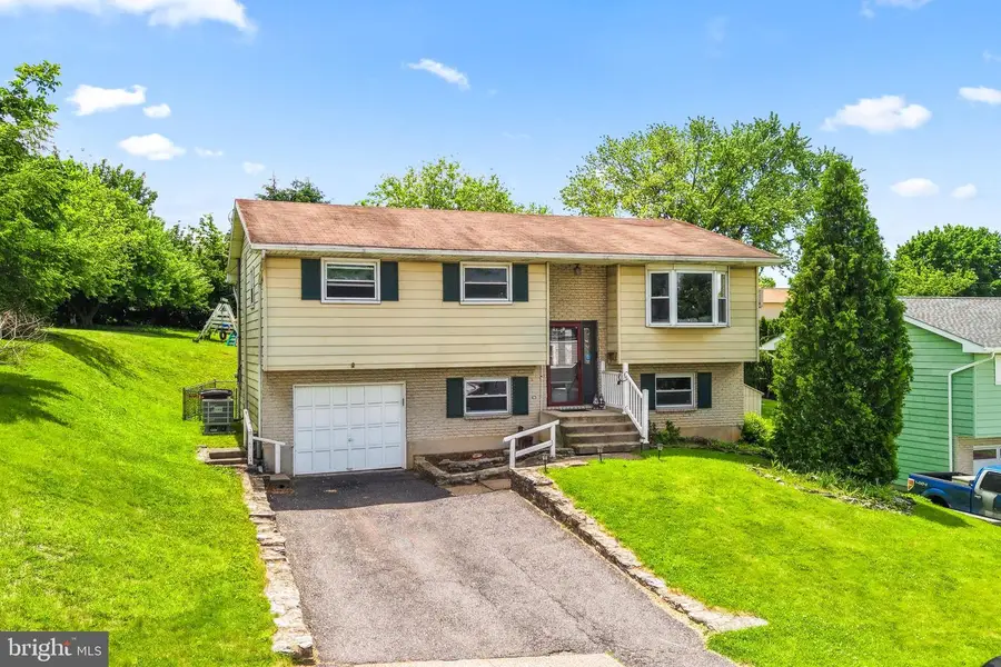 439 Bath Ave, Catasauqua, PA 18032 - #2