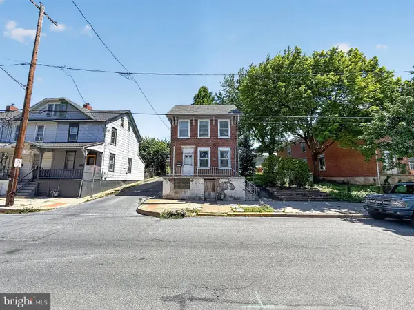 751 Front St, CATASAUQUA, PA 18032