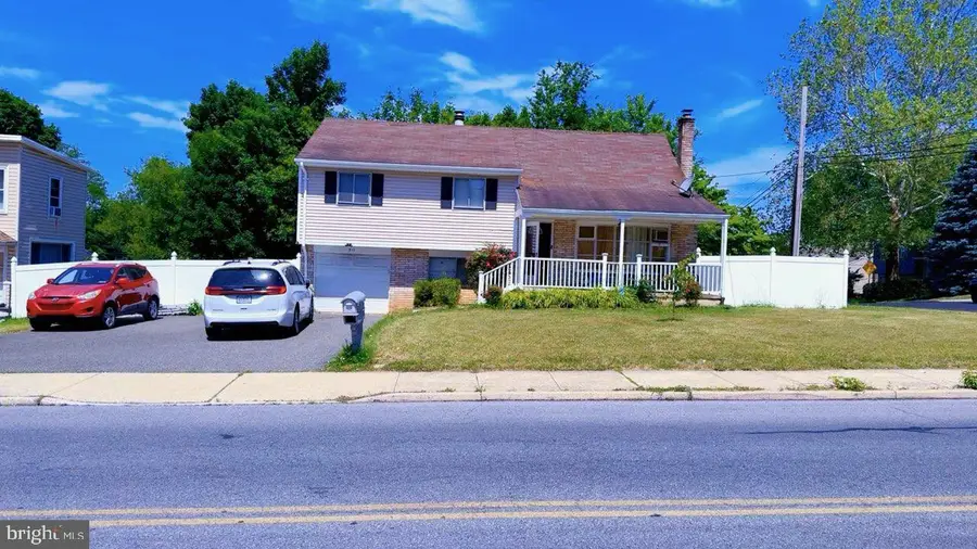 511 E Harrison St, Emmaus, PA 18049 - #2