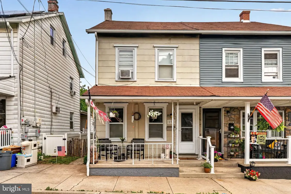 233 Adrain St, Emmaus, PA 18049 - #1