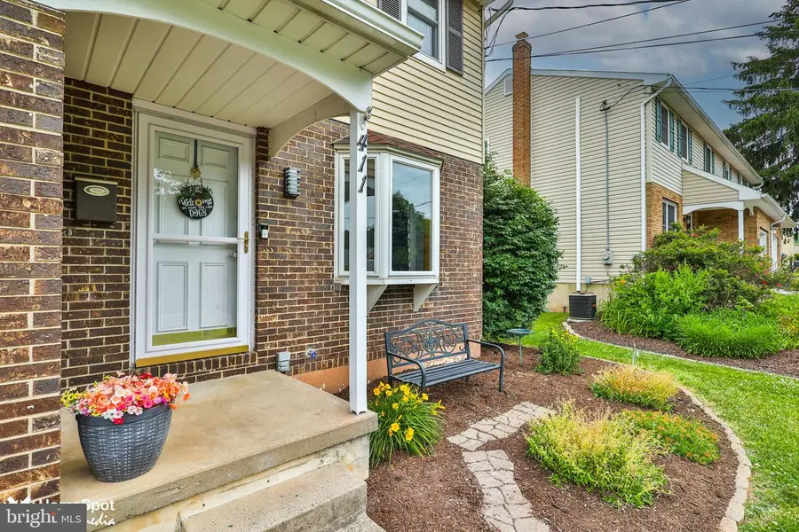 411 E Oxford St, Coopersburg, PA 18036 - #2