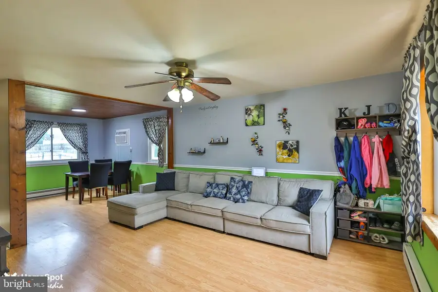 411 E Oxford St, Coopersburg, PA 18036 - #3