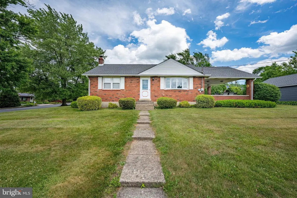 4352 Ruth Rd, Emmaus, PA 18049 - #1