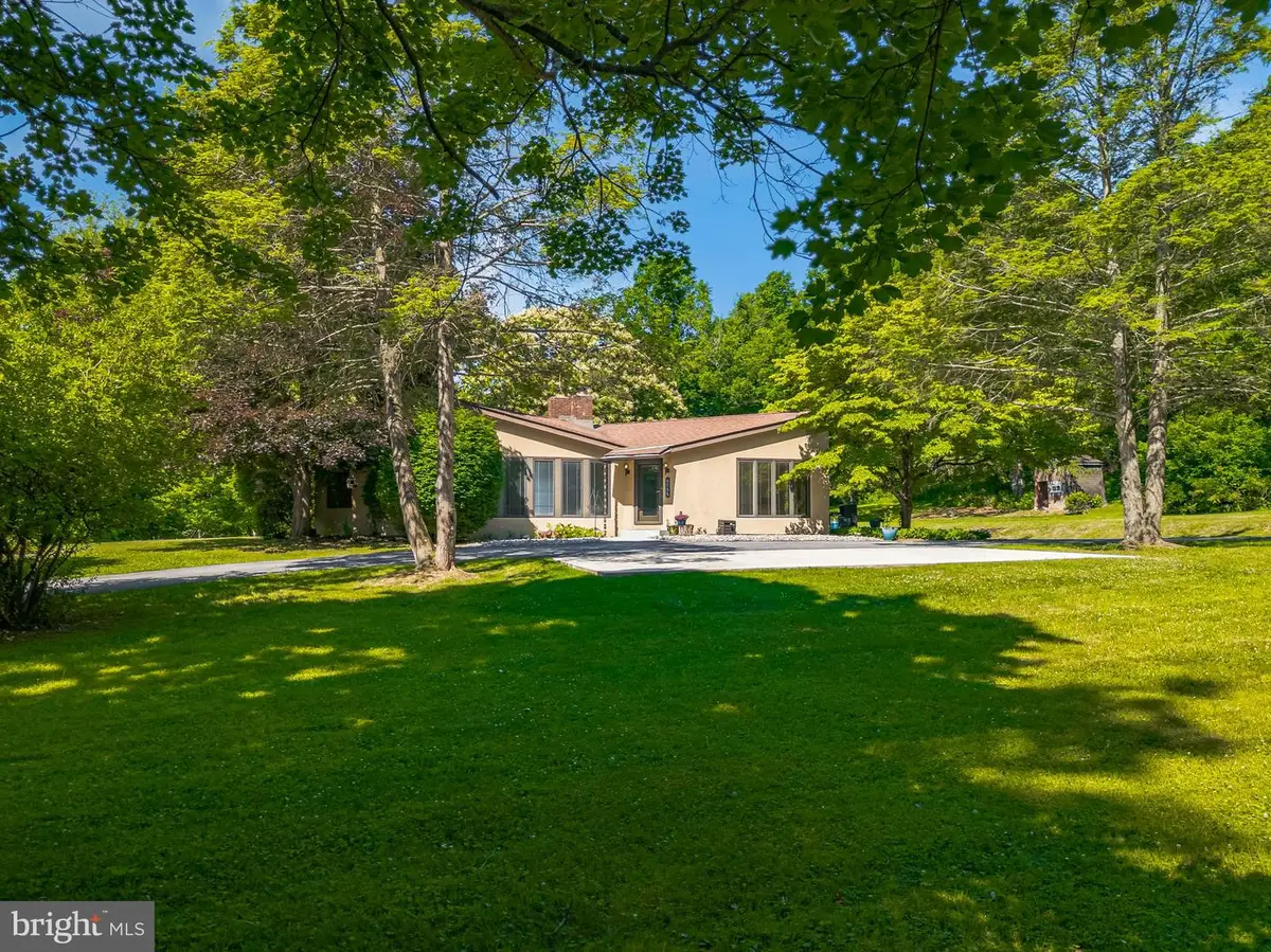 5735 Blue Church Rd, Coopersburg, PA 18036 - #1