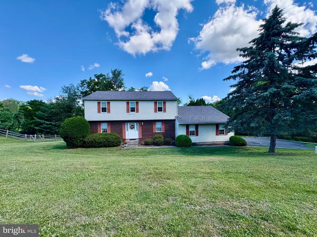5705 Bel Air Dr, Coopersburg, PA 18036 - #1