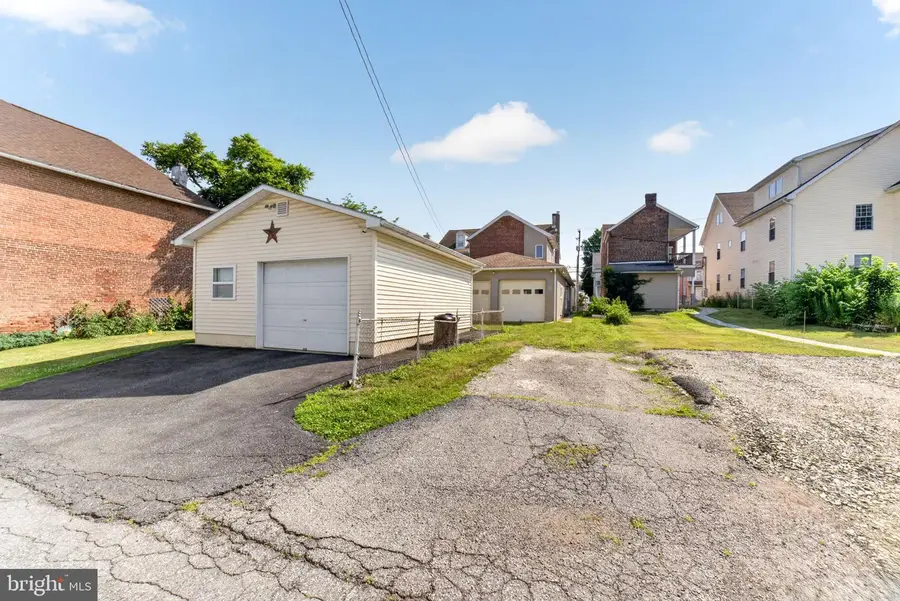 28 S 5th St, Emmaus, PA 18049 - #2