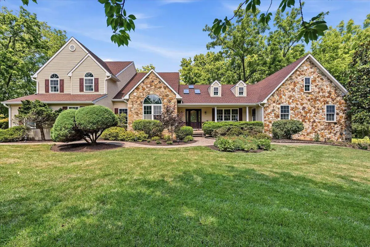 6470 Fawn Ln, Upper Saucon, PA 18034 - #1