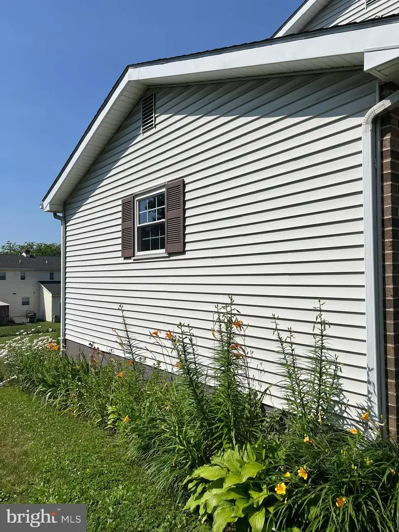 4258 Iroquois St, Schnecksville, PA 18078 - #2