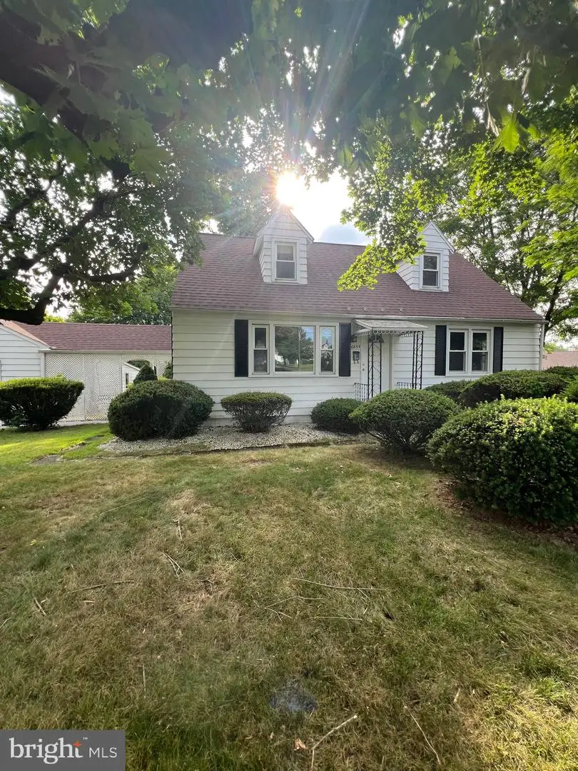 6854 N Main St, Coopersburg, PA 18036 - #2