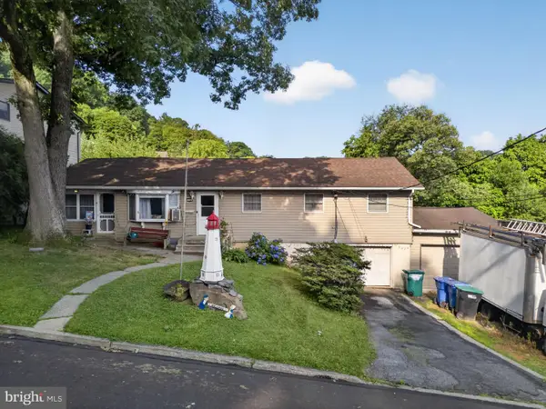 720 Lechauweki, FOUNTAIN HILL, PA 18015