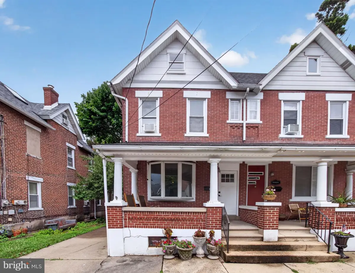 425 Ridge St, Emmaus, PA 18049 - #1