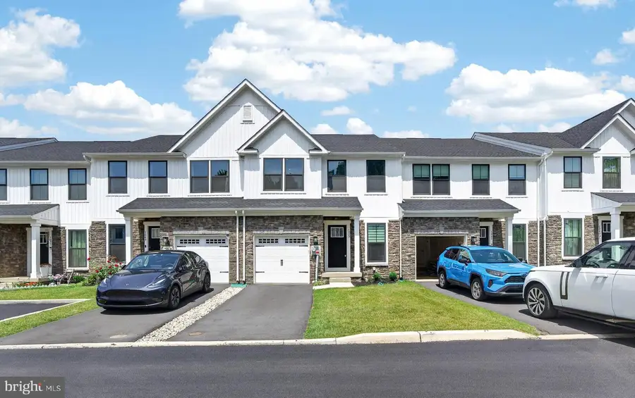 1047 Watson Ct, Fogelsville, PA 18051 - #2
