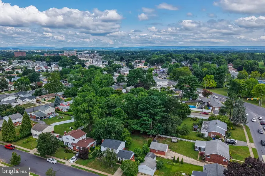 918 Bradford St, Bethlehem, PA 18018 - #2