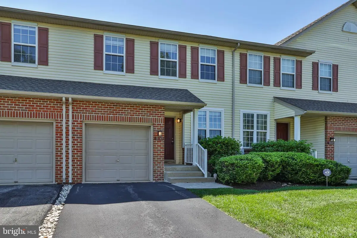 8145 Cross Creek Cir, Breinigsville, PA 18031 - #1
