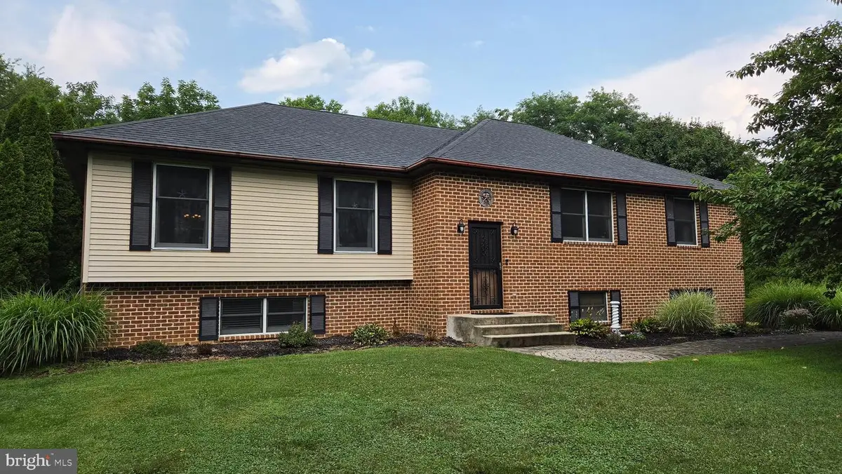 3733 Viewpoint Ct, Washington, PA 18080 - #1