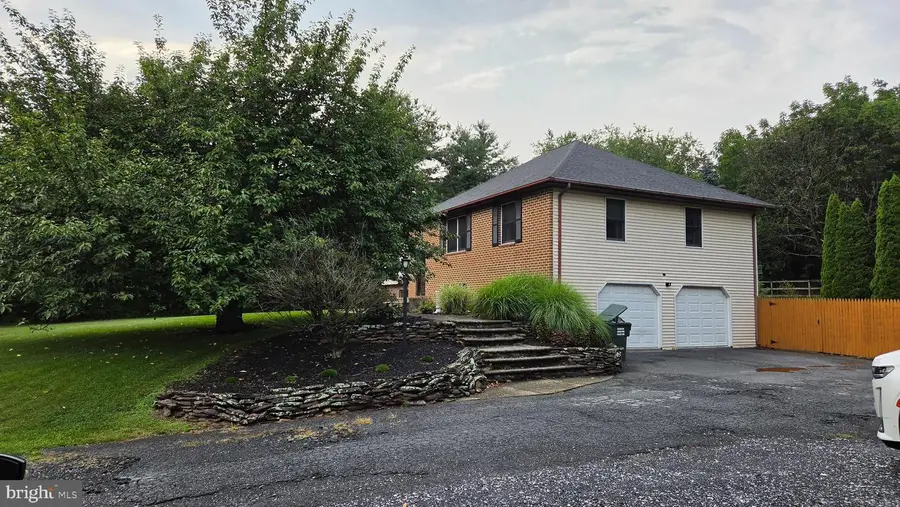 3733 Viewpoint Ct, Washington, PA 18080 - #3