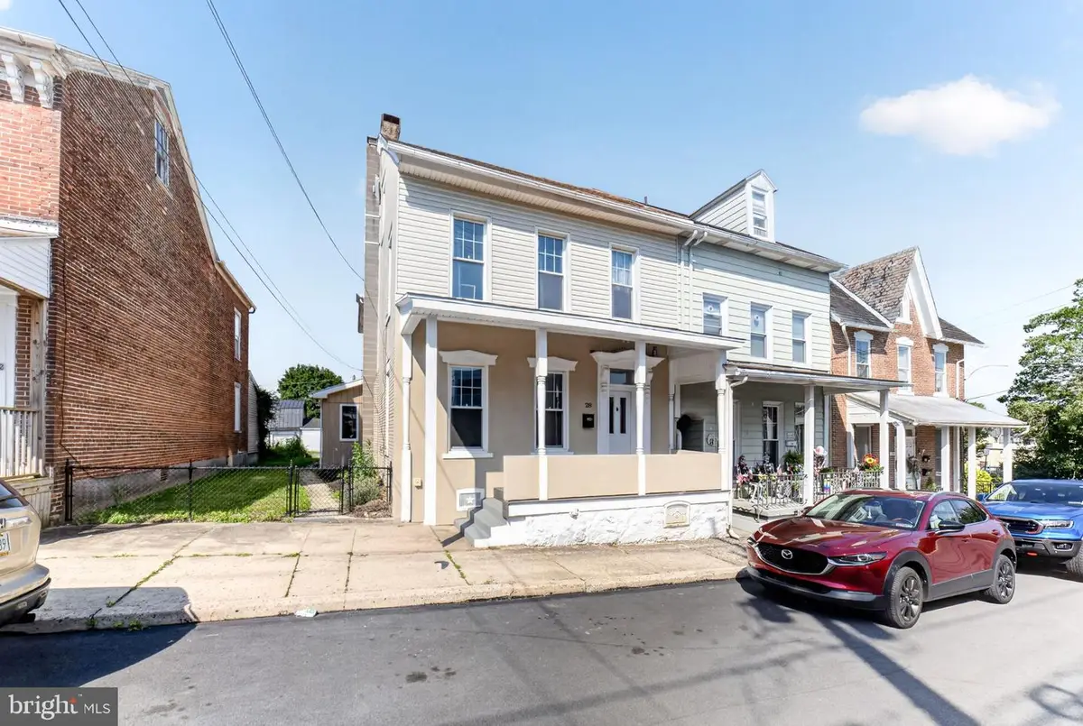 28 S 5th St, Emmaus, PA 18049 - #1