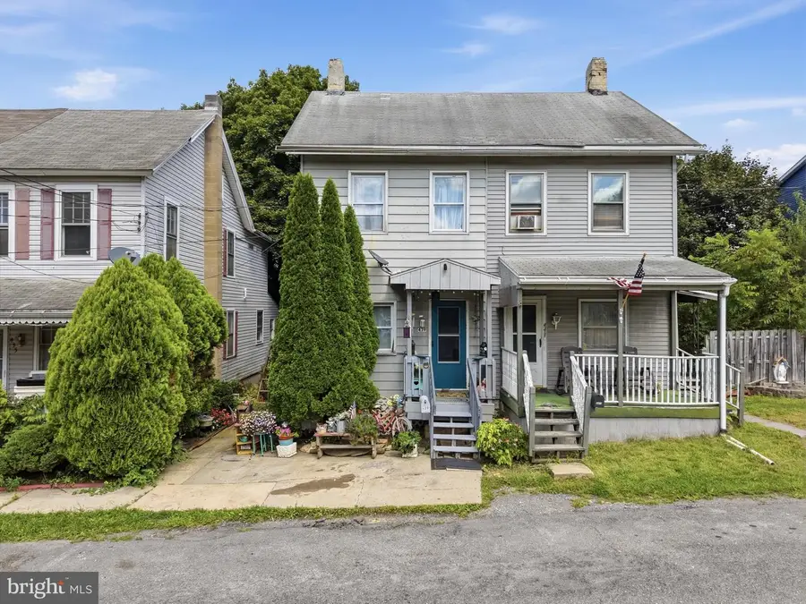 439 S Walnut St, Slatington, PA 18080 - #3