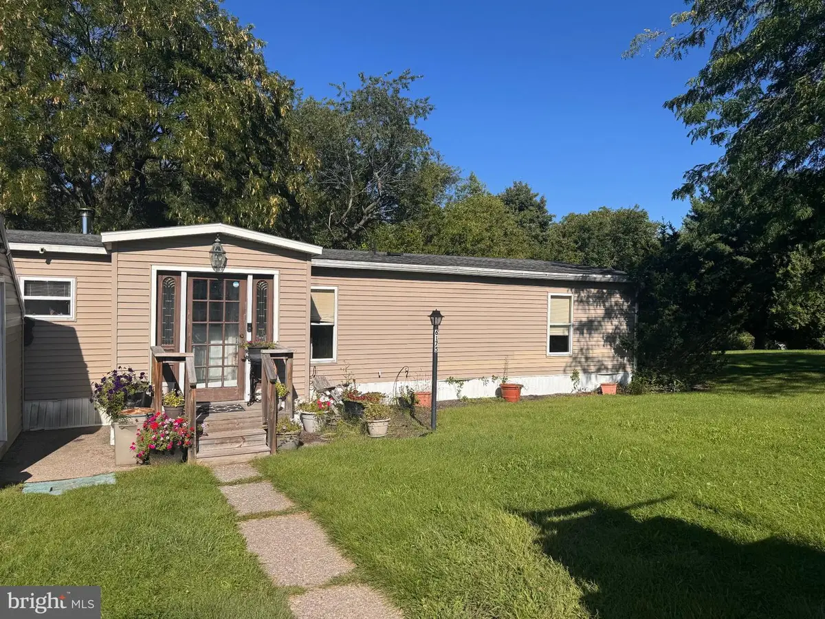 6175 Seanor Ct, Slatington, PA 18080 - #1