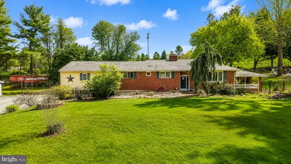 1042 Neffs Laurys Rd, SCHNECKSVILLE, PA 18078